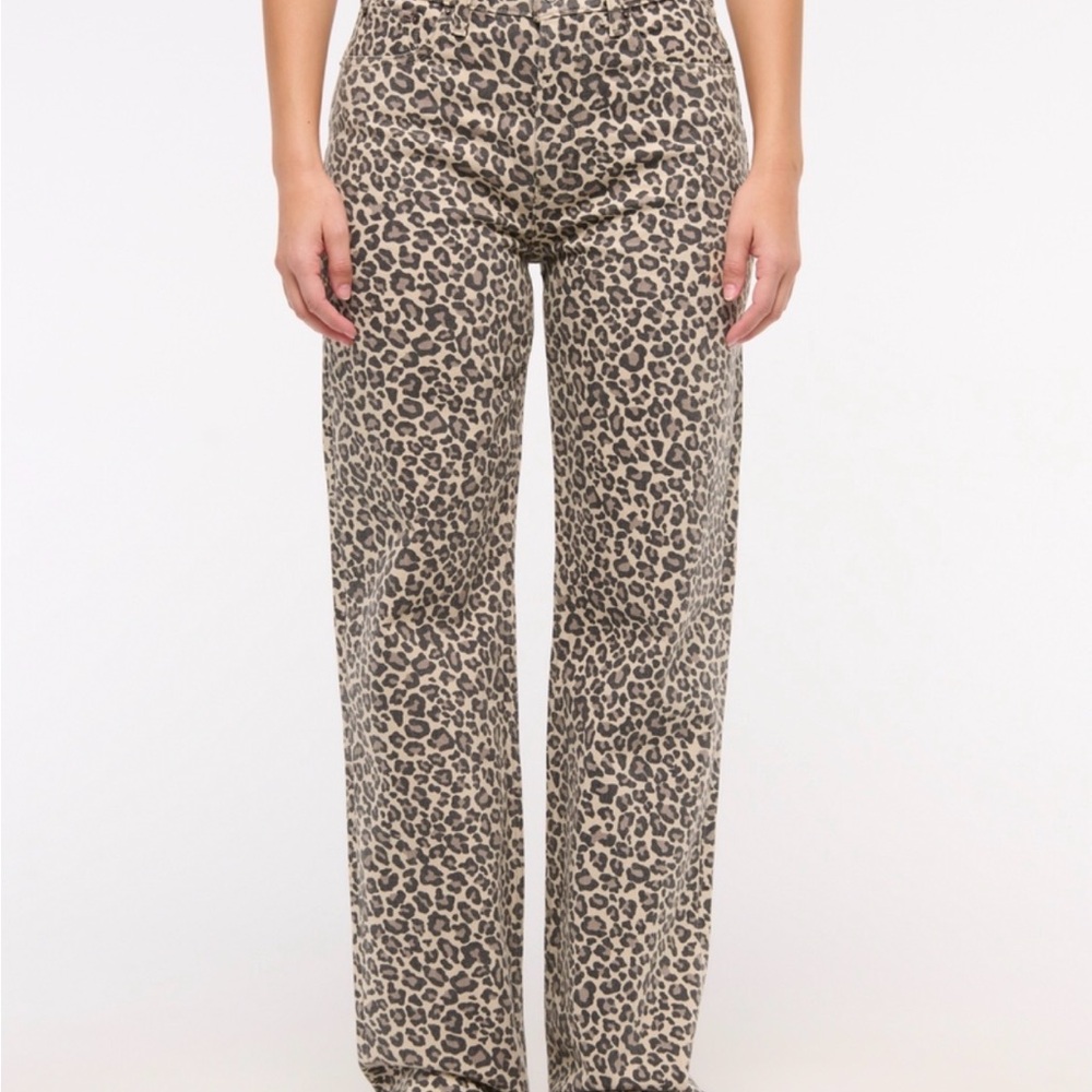 Abercrombie & Fitch Leopard Print “90s Relaxed Jean-High Rise”